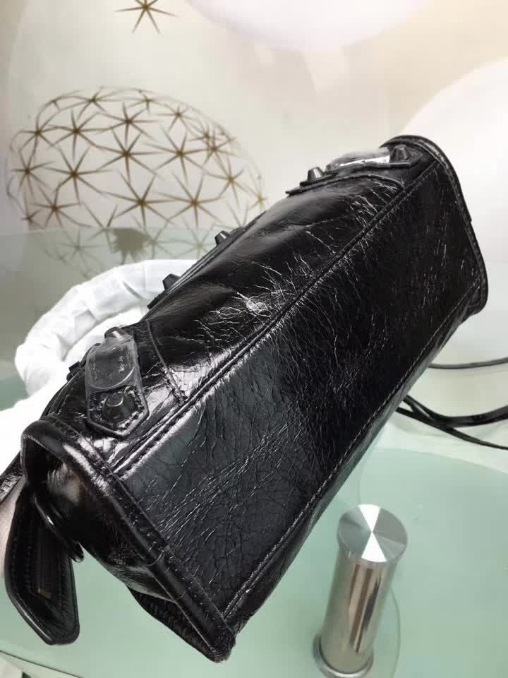BALENCIAG巴黎世家 經典款 義大利進口原版油蠟頭層牛皮 古銅釘黑色 時尚百搭 手提肩背斜挎包  BL1308